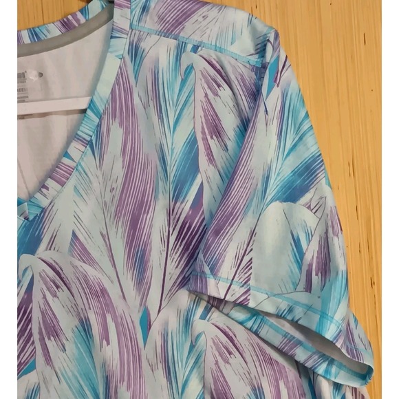 Reel Legends 1X Freeline Blue Purple Feather Pattern Athletic V-Neck Blouse - Picture 3 of 6